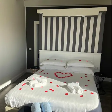 18 Dante Luxury Suites-2